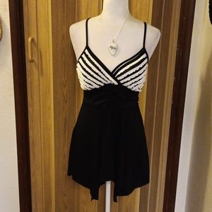 1955 VINTAGE BLACK AND WHITE TOP